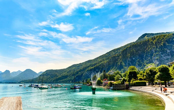 Lago Wolfgangsee em St Gilgen. Salzkammergut, Salzburgo, Austr — Fotografia de Stock