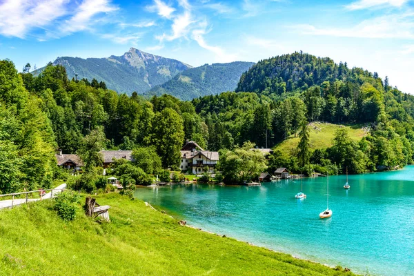 Lago Wolfgangsee em St Gilgen. Salzkammergut, Salzburgo, Austr — Fotografia de Stock