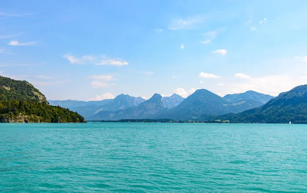 Lago Wolfgangsee em St Gilgen. Salzkammergut, Salzburgo, Austr — Fotografia de Stock