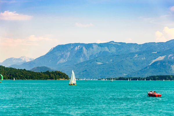 Lago Wolfgangsee en St Gilgen. Salzkammergut, Salzburgo, Austr —  Fotos de Stock