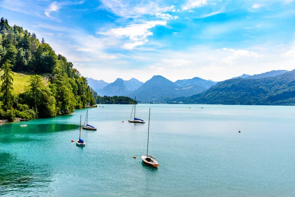 Lago Wolfgangsee en St Gilgen. Salzkammergut, Salzburgo, Austr — Foto de Stock