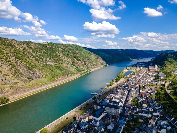 Vista Aérea Oberwesel Rhein Pequeña Ciudad Medio Superior Del Río —  Fotos de Stock