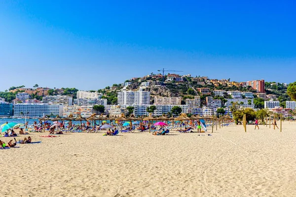 Santa Ponsa, Mallorca, İspanya. Deniz manzaralı, Plataja de Santa Ponsa plajı, mavi gökyüzü