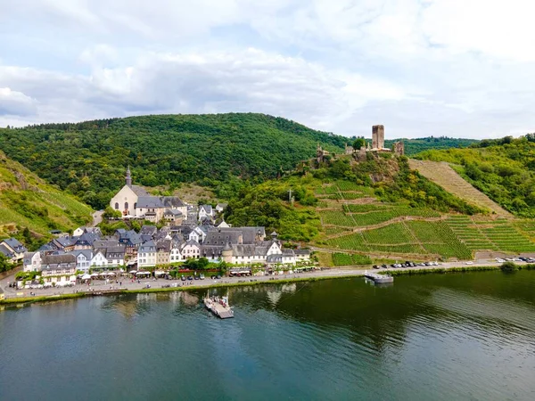 ロマンチックなモーゼル モーゼル川の町BeilsteinでバーグMetternich 空中展望 ドイツのラインラント プファルツ州 — ストック写真