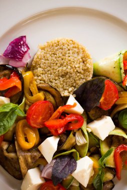 Siste ve kus kus salatası