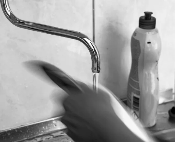 洗手和洗碗的水龙头 — 图库照片