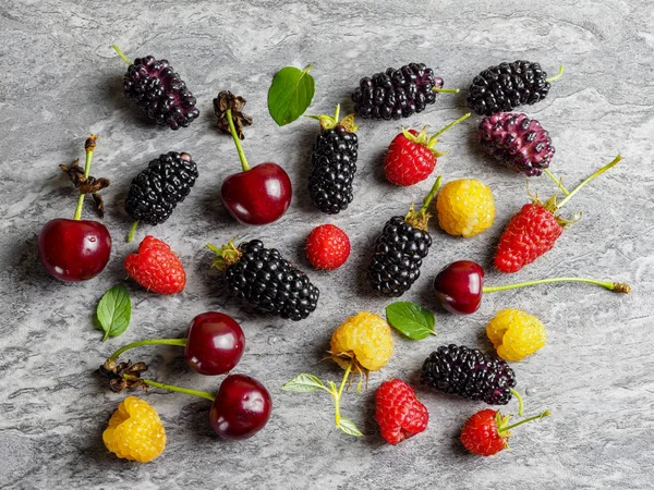 Tutti Frutti Aux Mûres Mûres Cerises Framboises Rouges Framboises Jaunes — Photo