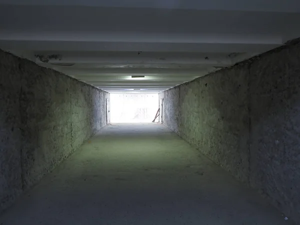 Επιδιόρθωση Στην Υπόγεια Διάβαση Τσιμεντένιους Τοίχους Προετοιμασμένους Για Σοβάτισμα Και — Φωτογραφία Αρχείου