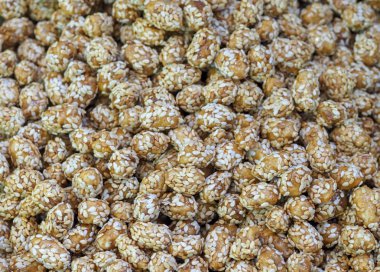 Doğu Çarşısı 'nın açık tepsisinde yer fıstığı