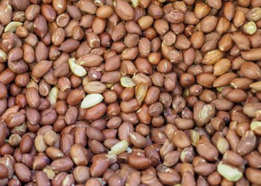 Doğu Çarşısı 'nın açık tepsisinde yer fıstığı