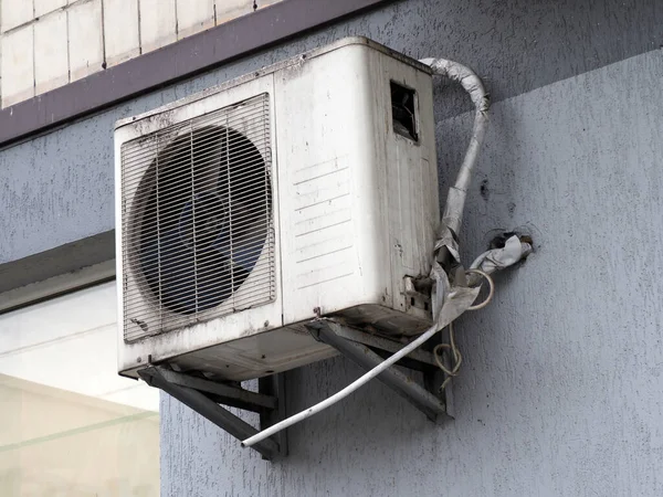 Unidade Condicionado Livre Velho Fachada Casa — Fotografia de Stock