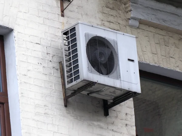 Antigua Unidad Aire Acondicionado Exterior Fachada Casa —  Fotos de Stock