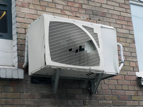 Old Outdoor Air Conditioning Unit Facade House — Stock Photo, Image