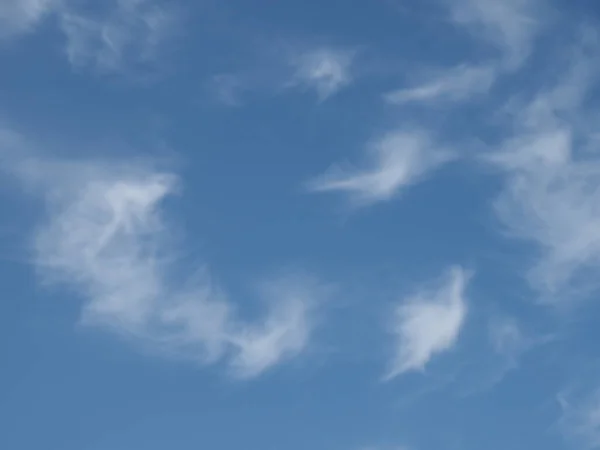 青い空の白い雲 — ストック写真