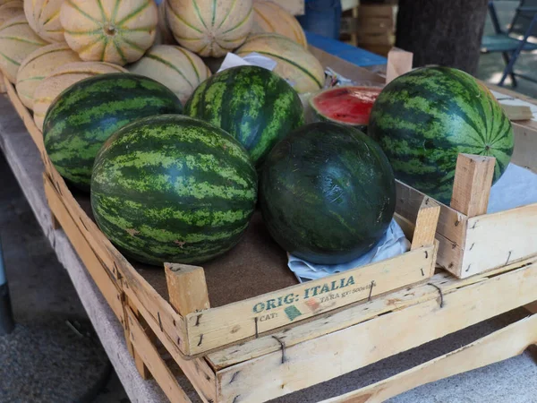 Melancia Madura Corte Fazenda Para Degustação Uma Feira Aldeia — Fotografia de Stock