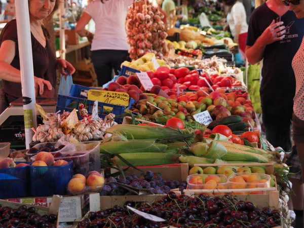 Croácia Medulin Julho 2019 Frutas Legumes Maduros Balcão Uma Feira — Fotografia de Stock