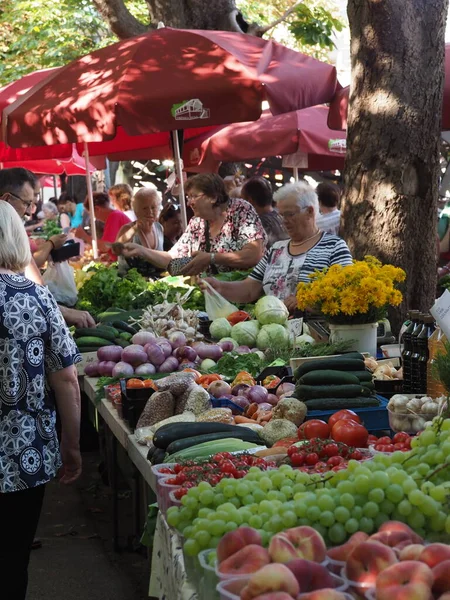 Croacia Medulin Julio 2019 Frutas Verduras Granja Maduras Mostrador Una —  Fotos de Stock