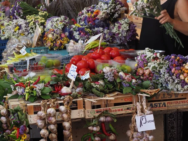 Croácia Medulin Julho 2019 Frutas Legumes Maduros Balcão Uma Feira — Fotografia de Stock