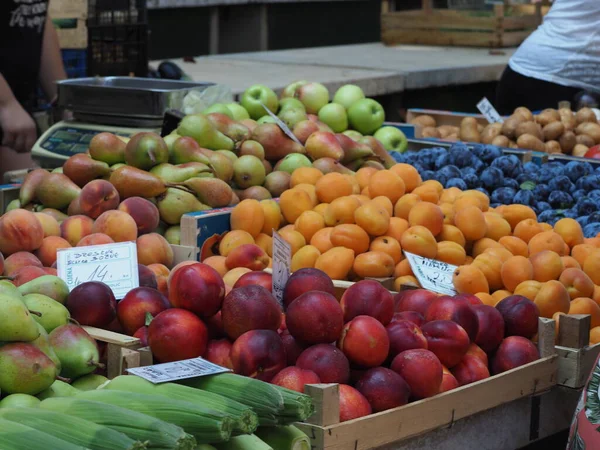Croácia Medulin Julho 2019 Frutas Legumes Maduros Balcão Uma Feira — Fotografia de Stock