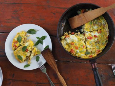 Hafif sağlıklı kahvaltı: sebzeli omlet