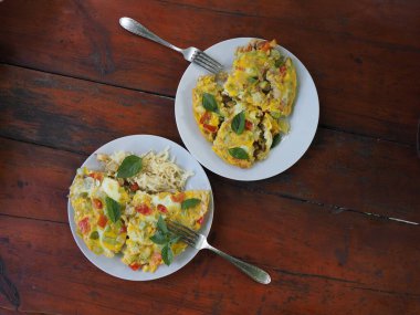 Hafif sağlıklı kahvaltı: sebzeli omlet