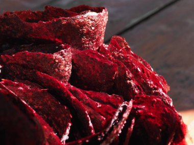 Cam bir kavanozda böğürtlen pastilleri