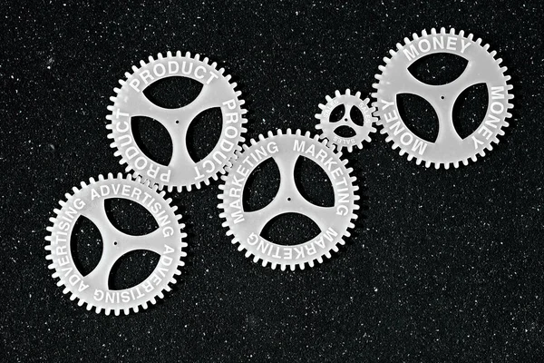 Farklı yazıtlara sahip birkaç vites. Finans konusu. Para, satış, pazarlama, ürün, reklam.