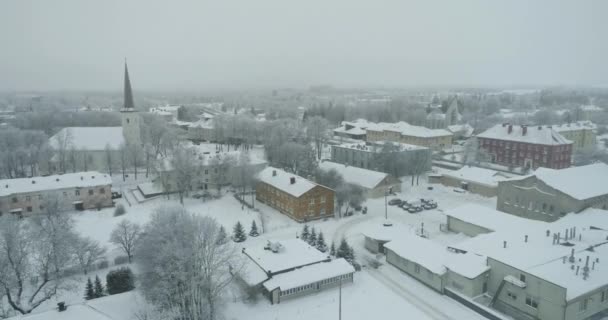 Flygfoto Över Den Frysta Staden Vid Kall Vinterdag Soluppgång Dimmig — Stockvideo