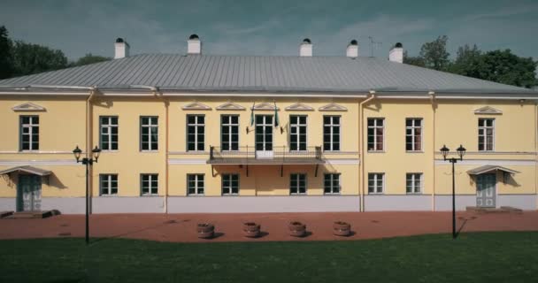 Küçük Estonya Kasabasındaki Yeşilliklerin Hava Görüntüleri Manzaralı Şehrin Güz Havası — Stok video