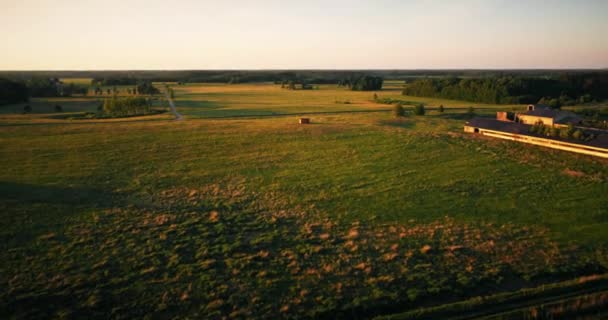 Ruined Barn Building Broken Roof Aerial Footage Sunset Countryside — Stock Video