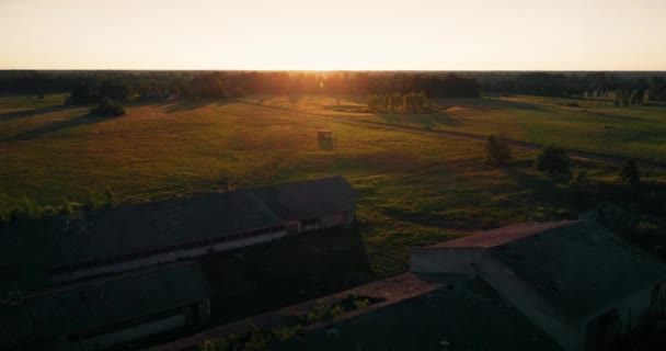 Edificio Rovina Tetto Rotto Filmati Aerei Tramonto Campagna — Video Stock