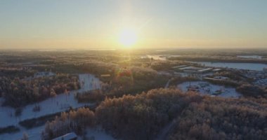 Kar ve buz kaplı ağaçlar.