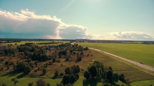 Imágenes Aéreas Follaje Pequeño Pueblo Estonio Vuelo Aéreo Otoño Ciudad — Vídeos de Stock