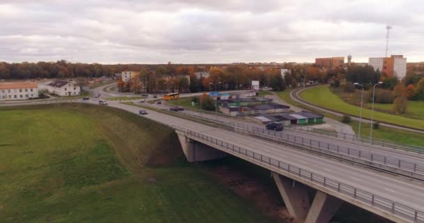 Imágenes Aéreas Follaje Una Pequeña Ciudad Estonia Atardecer — Vídeos de Stock