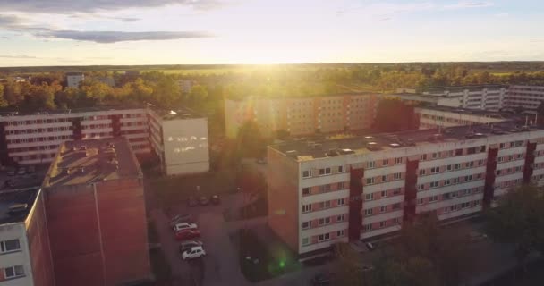 Съемки Воздуха Маленьком Эстонском Городке Закате — стоковое видео