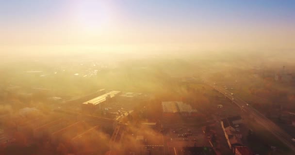 Luchtfoto Van Warme Kleurrijke Wolken Mist Boven Stad — Stockvideo