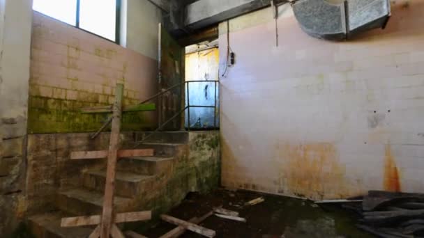 Espeluznante Granja Abandonada Edificio Casa Material Archivo Interior Imágenes Steadicam — Vídeo de stock