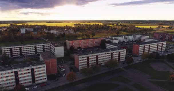 Съемки Воздуха Маленьком Эстонском Городке Закате — стоковое видео