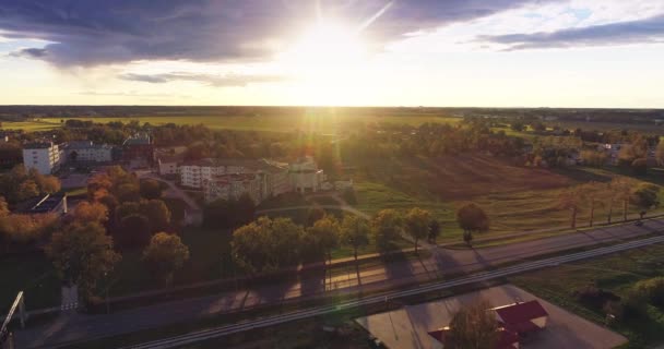 Imagens Aéreas Folhagem Pequena Cidade Estónia Pôr Sol — Vídeo de Stock
