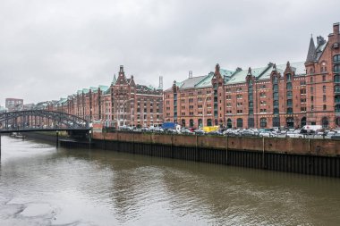 Hamburg, Almanya - 25 Aralık 2017: Alte Speicher, eski depo, Speicherstadt filosu, tuğla taş mimarisi.