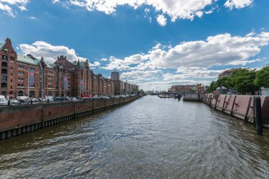 Hamburg, Almanya - 30 Haziran 2018: Hamburg'un Depo bölgesi (Speicherstadt). Cruise tekneleri.