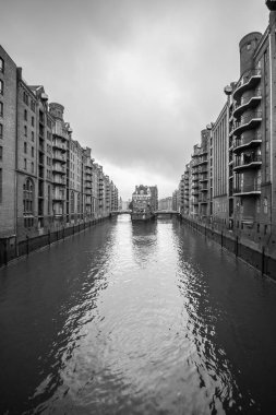 Hamburg, Almanya - 25 Aralık 2017: Alte Speicher, eski depo, Speicherstadt filosu, tuğla taş mimarisi.