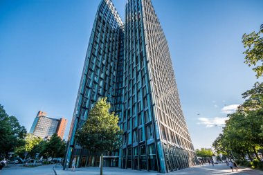 Hamburg, Almanya-Temmuz 03, 2018: Tanzende Tuerme (anlam dans kuleleri) Reeperbahn St Pauli gökdelen Hadi Teherani BRT Architects tarafından tasarlanan. 