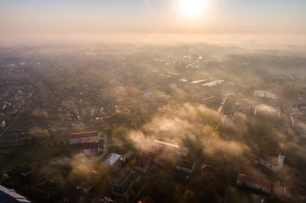 Flygbild Vacker Sol Uppgång Över Staden Stad Dimma Dimmigt Landskap — Stockfoto