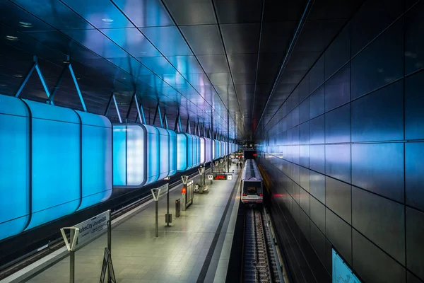 Hamburg Alemania Julio 2018 Estación Metro Con Luces Azules Universidad — Foto de Stock