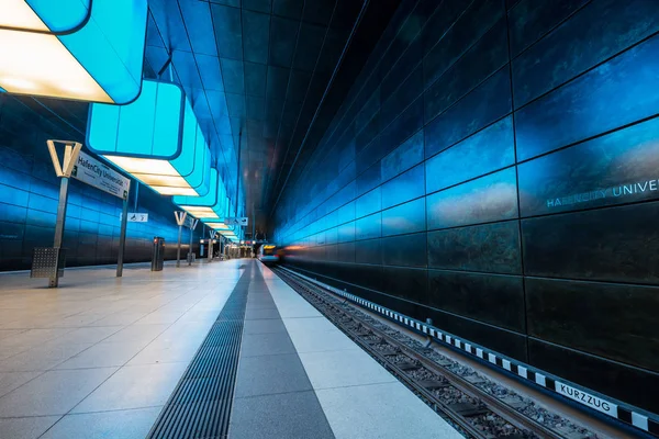 Hamburg Tyskland Juli 2018 Subway Station Med Ljus Blå Lampor — Stockfoto