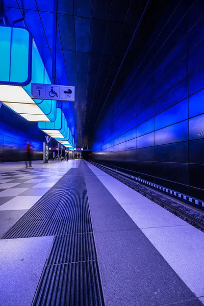 Hamburg Alemania Julio 2018 Estación Metro Con Luces Moradas Universidad — Foto de Stock