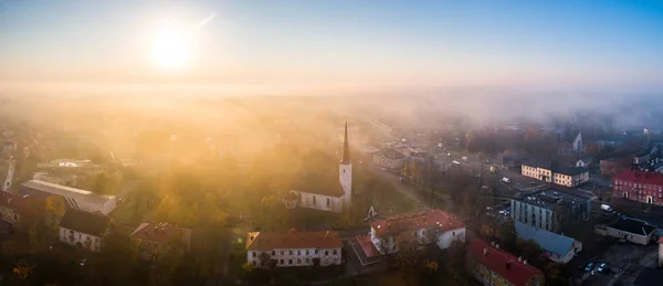 Flygbild Vacker Sol Uppgång Över Staden Stad Dimma Dimmigt Landskap — Stockfoto