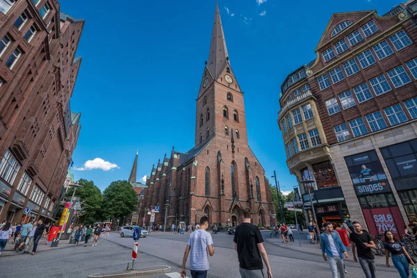 德国汉堡 2018年6月30日 汉堡圣彼得教堂 阳光明媚的夏日 — 图库照片