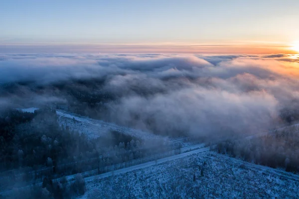 Vista Aérea Das Nuvens Sobre Floresta Pôr Sol Paisagem Inverno — Fotografia de Stock